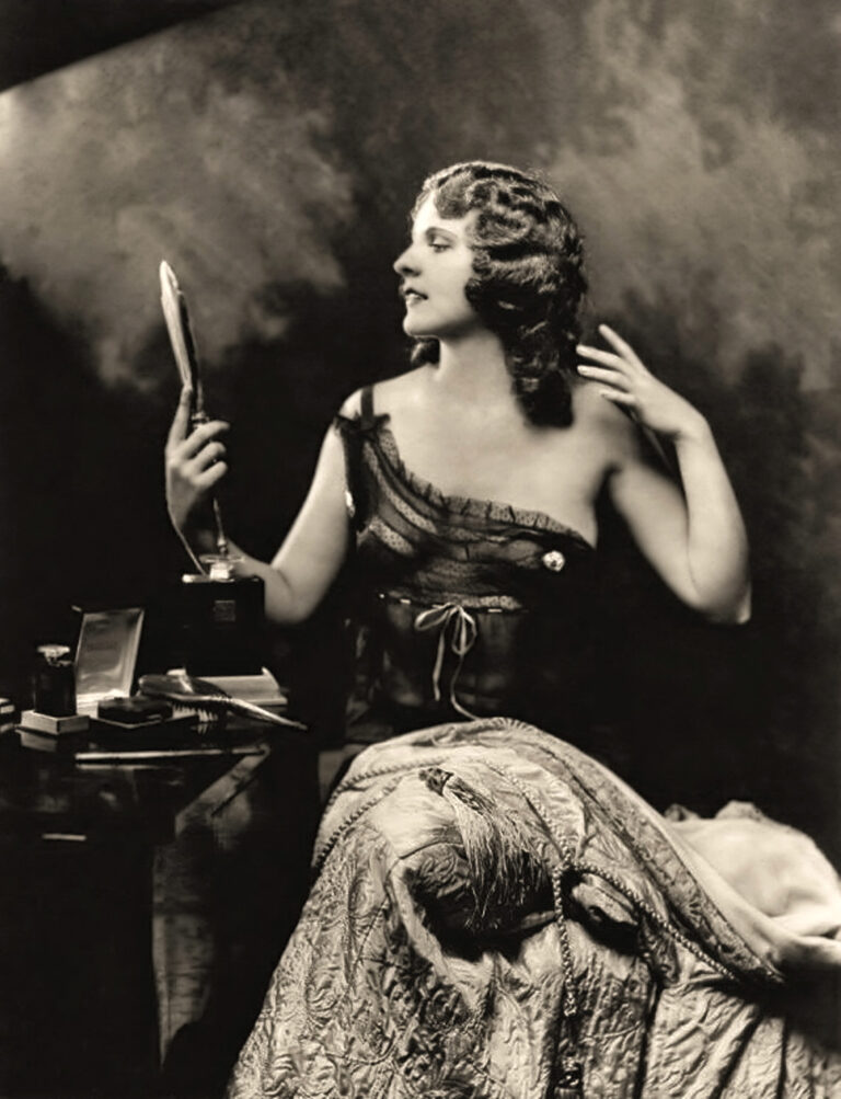 Sexy-Ziegfeld-Girls_Alfred-Cheney-Johnston